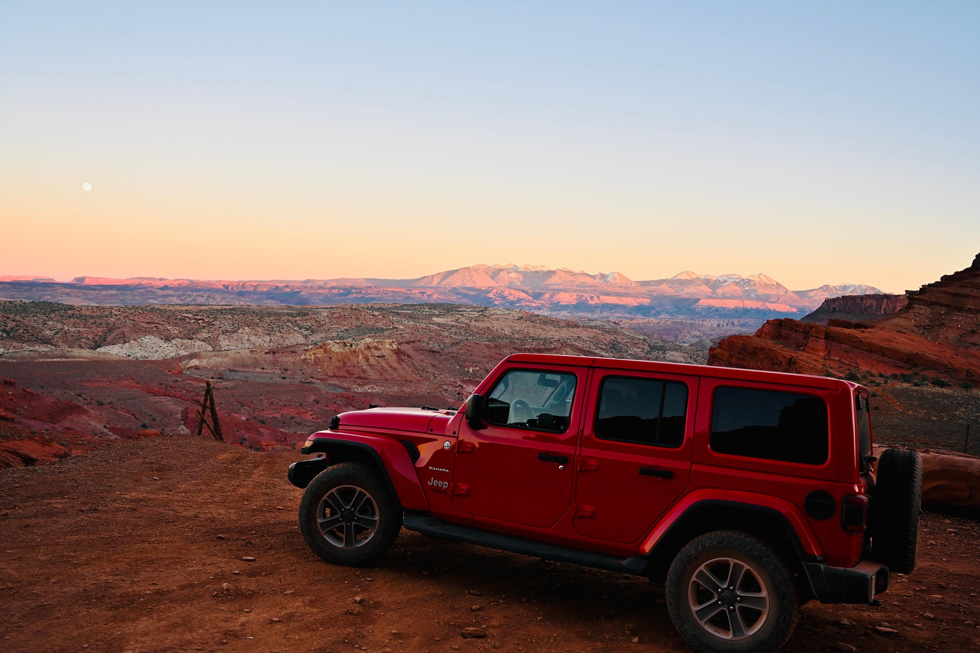 25790791-jeep-wrangler-7023738_1920.jpg